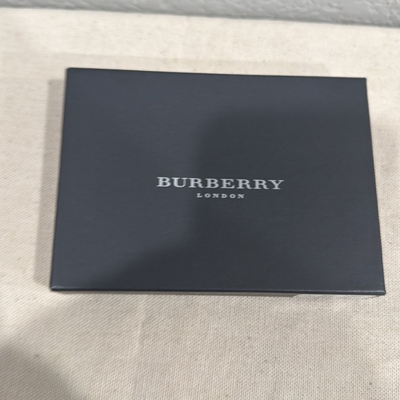 NWT Burberry Black Leather Wallet - Picture 8 of 8